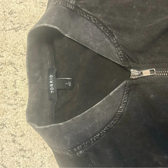 Torrid 2X black bomber with faded  wash excellent condition - Picture 4 of 6